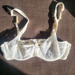 Lace Underwire Bra in Cream - Unbranded